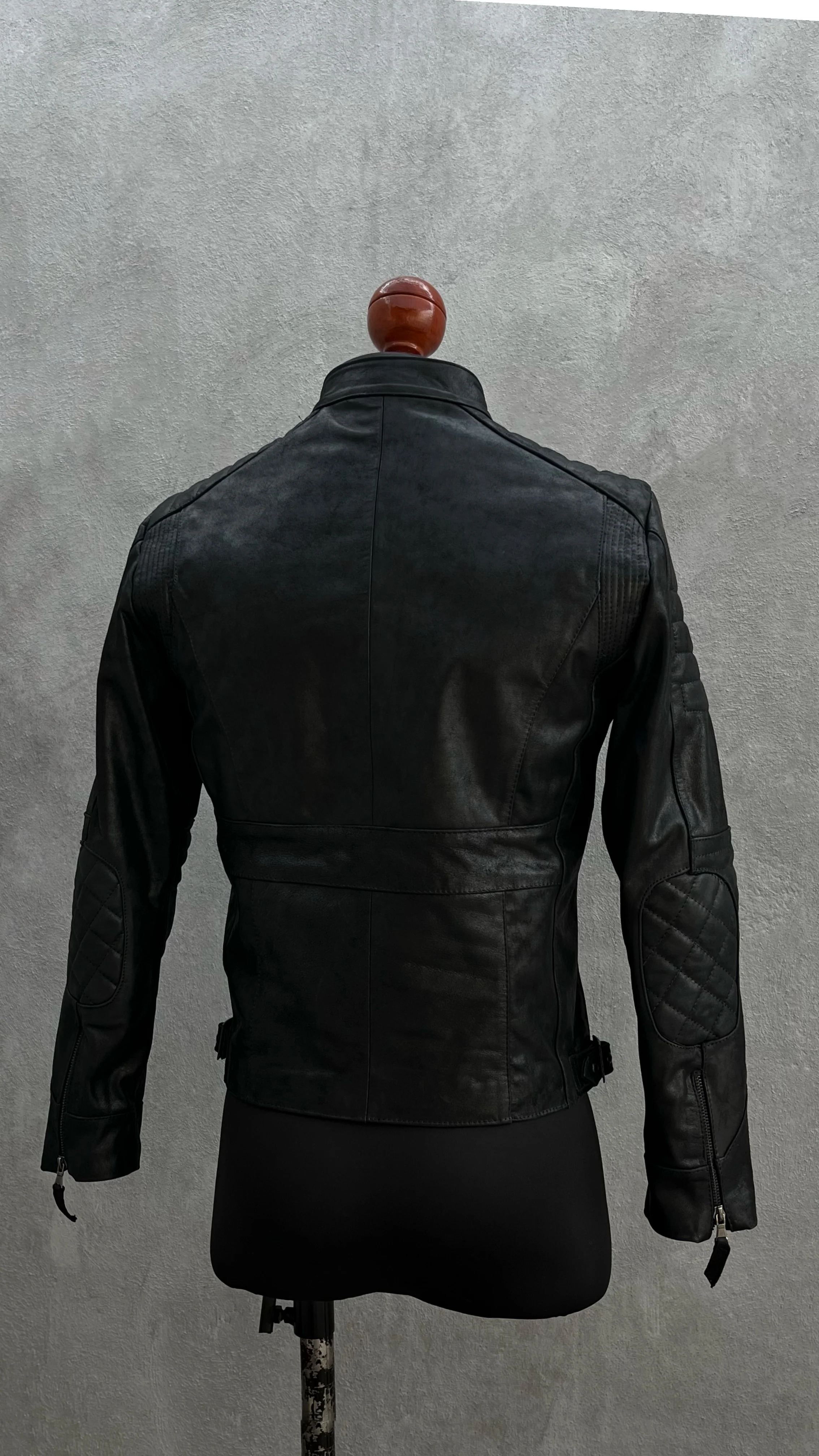 Hache darkest black - Image 4