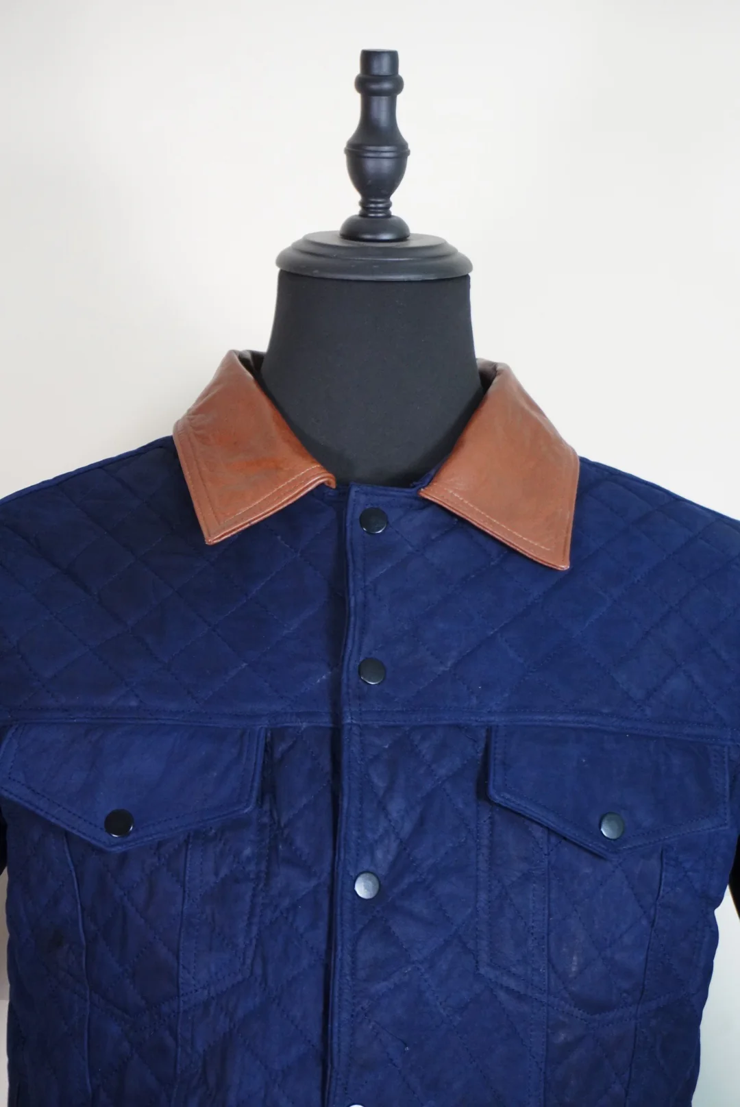 Truker capitonado azul marino - Image 7